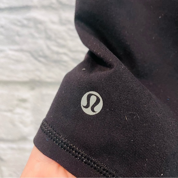 Lululemon Sz 4 Boogie Short Full-On Luon Black / Su14 Quilt 14 Floral Reversible - Picture 9 of 13